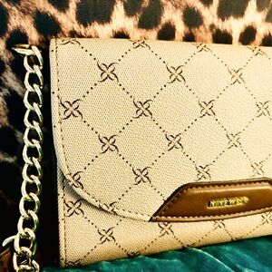 Nine West Cross body never used, no tags.